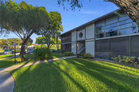 Real estate property located at 9415 McNab Rd #204, Broward, Tamarac Gardens Condomini, Tamarac, FL