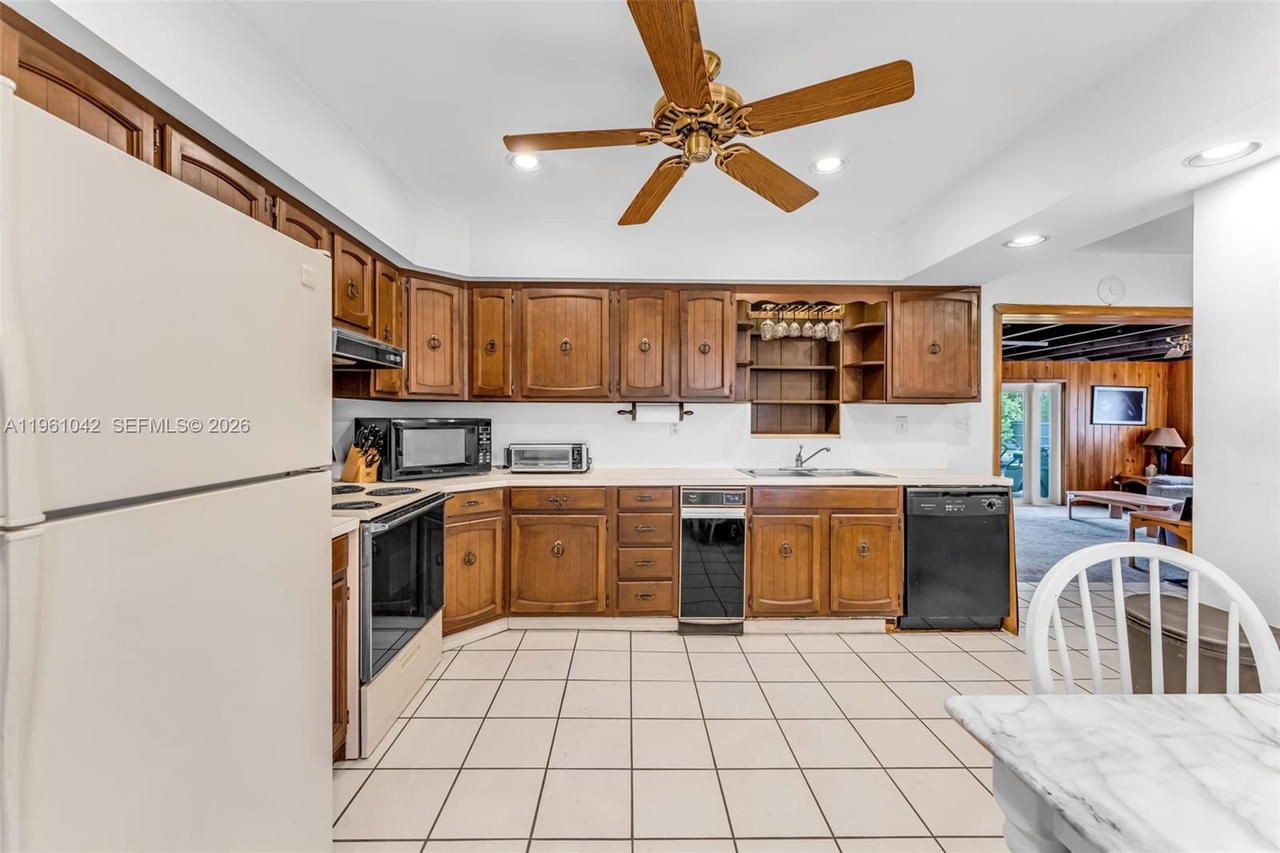 Real estate property located at 10901 116th St, Miami-dade, Kendall Estates, Miami, FL