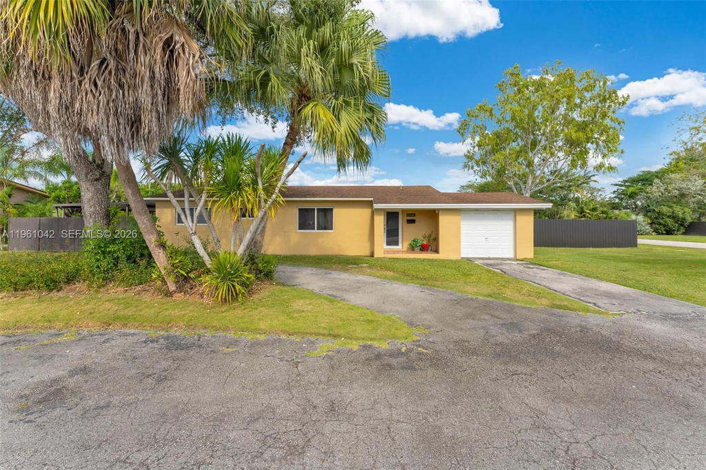 Real estate property located at 10901 116th St, Miami-dade, Kendall Estates, Miami, FL