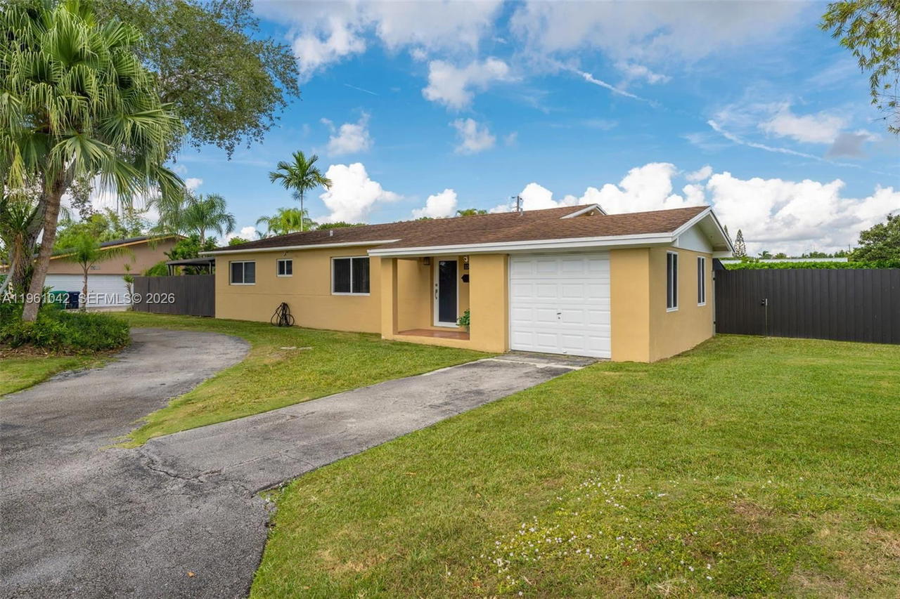 Real estate property located at 10901 116th St, Miami-dade, Kendall Estates, Miami, FL