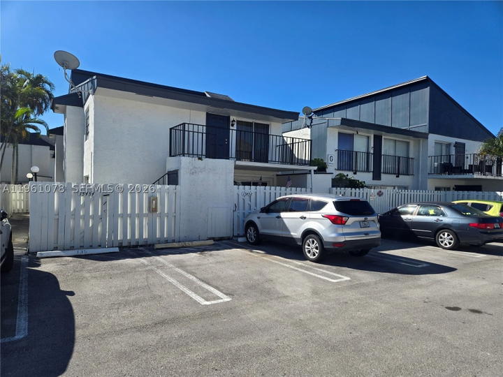 Real estate property located at 15454 85th Ln #135, Miami-dade, Olympian Gdn Condo, Miami, FL