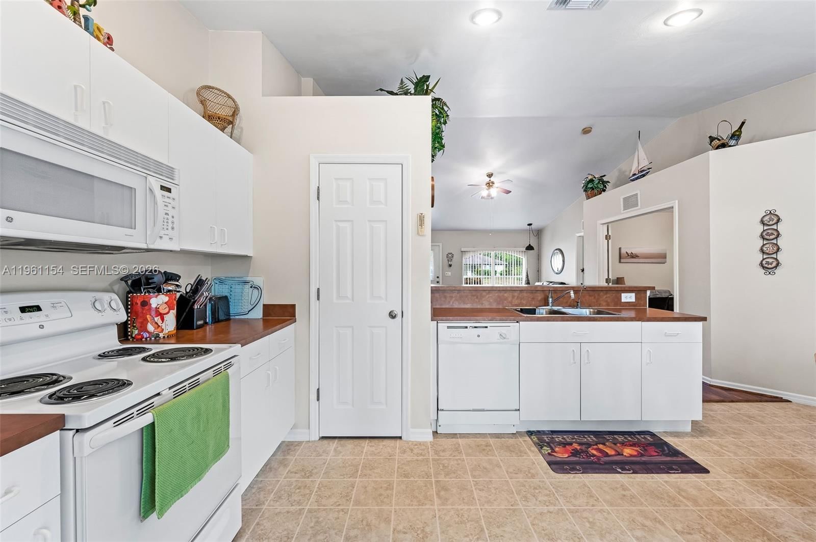 Real estate property located at 436 BROADMOOR ST, Lee, Mirror Lakes, Lehigh Acres, FL