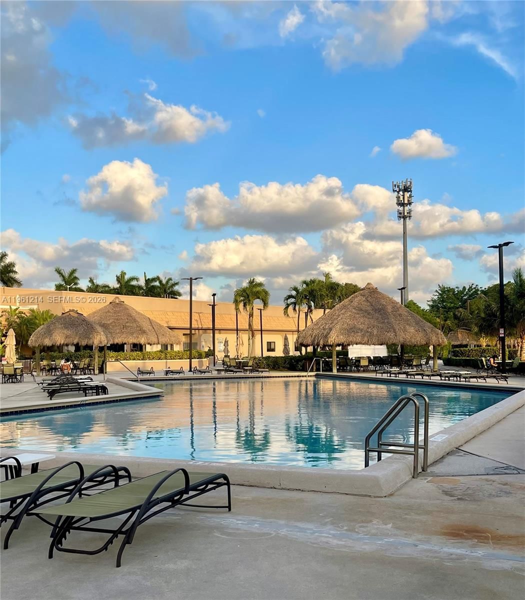 Real estate property located at 570 Royal Poinciana Ct, Broward, Bonaventure Lakes, Weston, FL