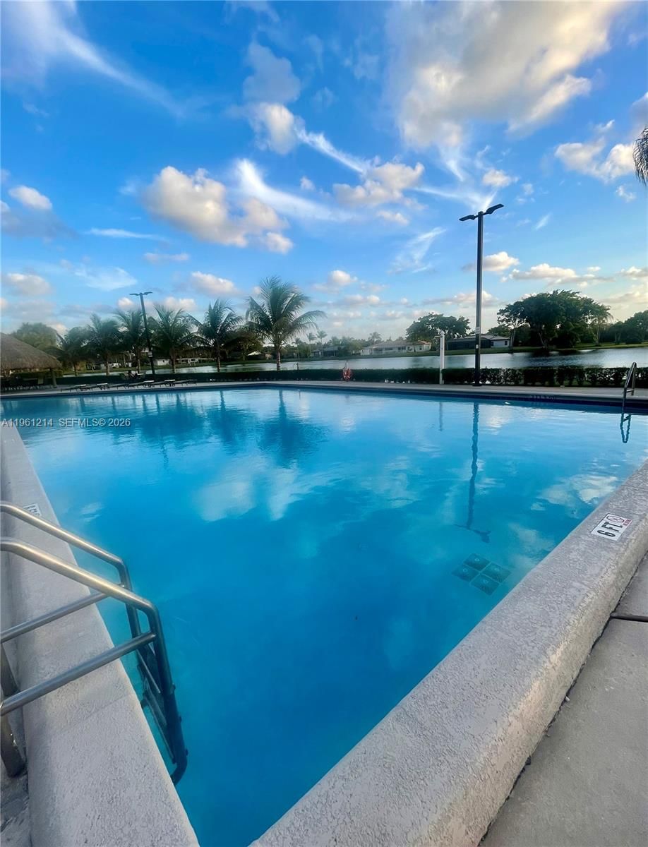 Real estate property located at 570 Royal Poinciana Ct, Broward, Bonaventure Lakes, Weston, FL