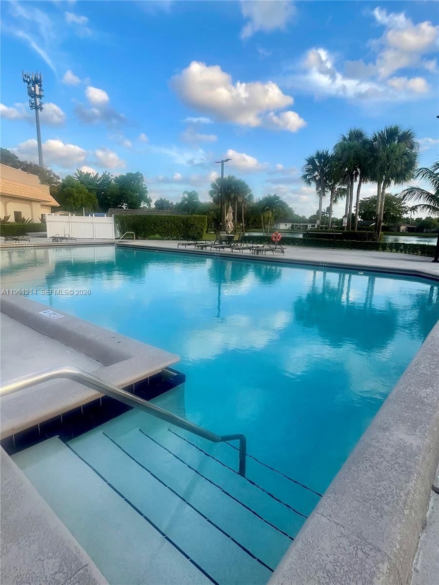 Real estate property located at 570 Royal Poinciana Ct, Broward, Bonaventure Lakes, Weston, FL