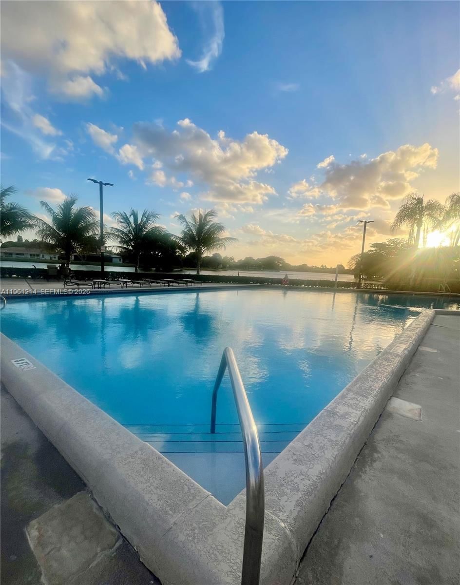 Real estate property located at 570 Royal Poinciana Ct, Broward, Bonaventure Lakes, Weston, FL