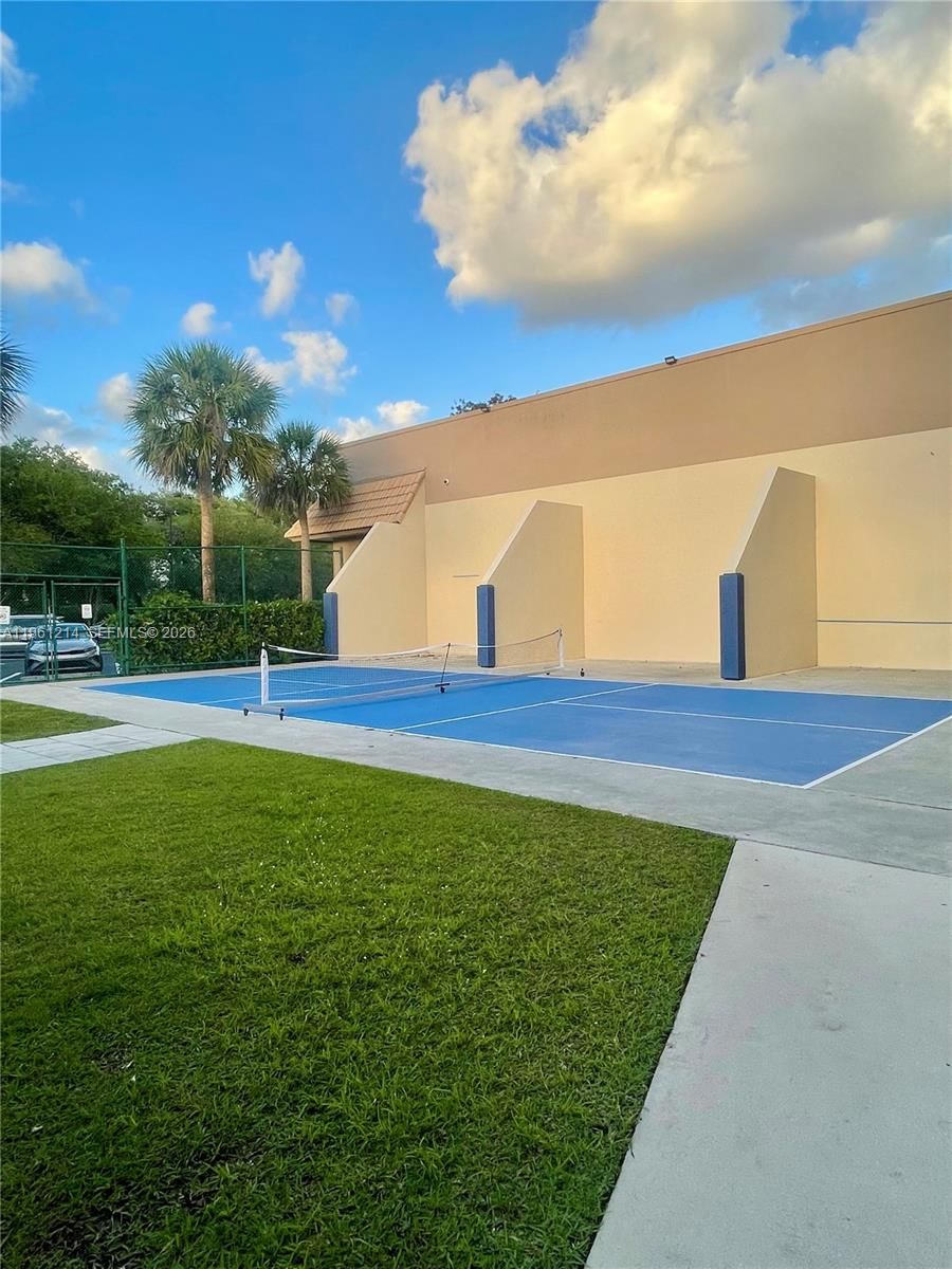 Real estate property located at 570 Royal Poinciana Ct, Broward, Bonaventure Lakes, Weston, FL