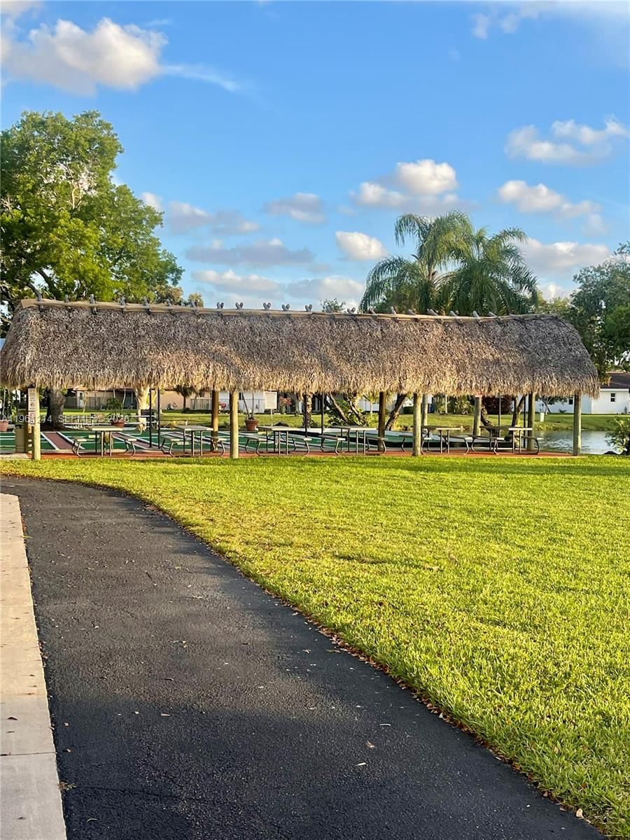 Real estate property located at 570 Royal Poinciana Ct, Broward, Bonaventure Lakes, Weston, FL