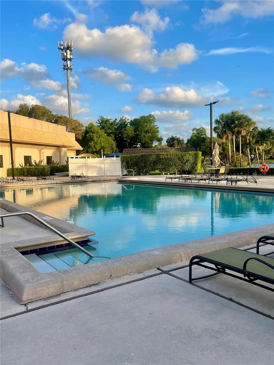 Real estate property located at 570 Royal Poinciana Ct, Broward, Bonaventure Lakes, Weston, FL