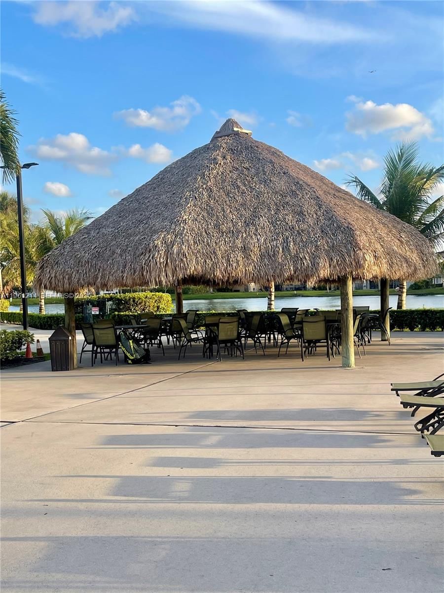 Real estate property located at 570 Royal Poinciana Ct, Broward, Bonaventure Lakes, Weston, FL