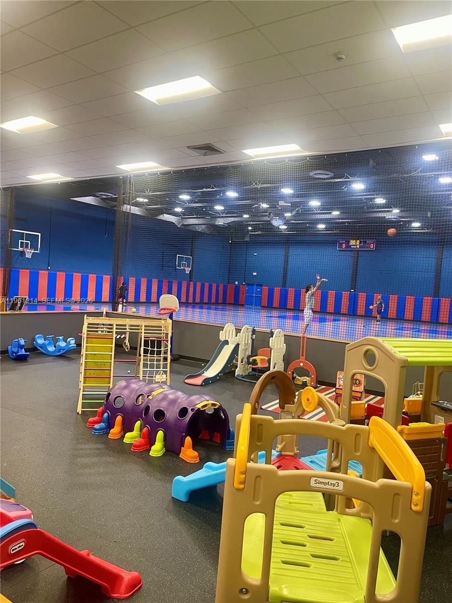 Real estate property located at 570 Royal Poinciana Ct, Broward, Bonaventure Lakes, Weston, FL