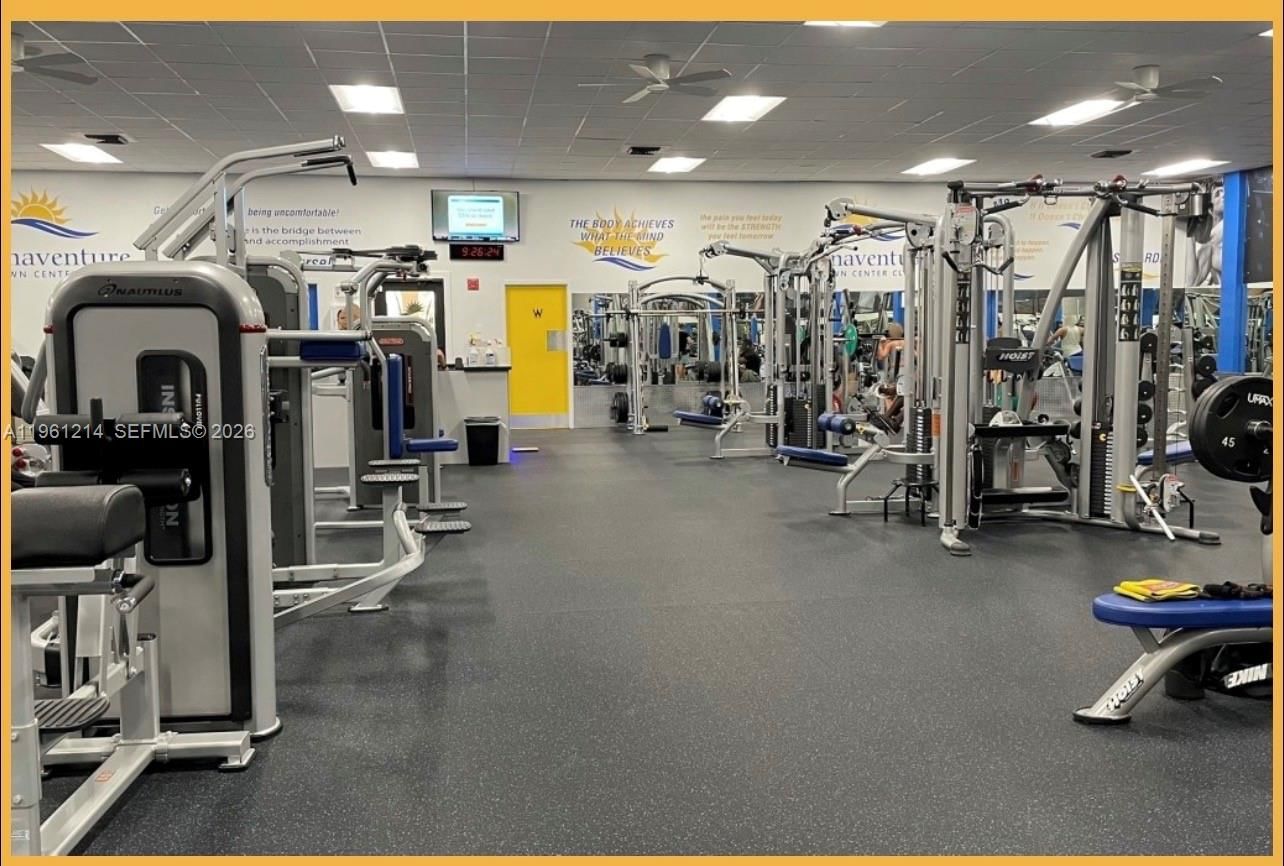 Real estate property located at 570 Royal Poinciana Ct, Broward, Bonaventure Lakes, Weston, FL