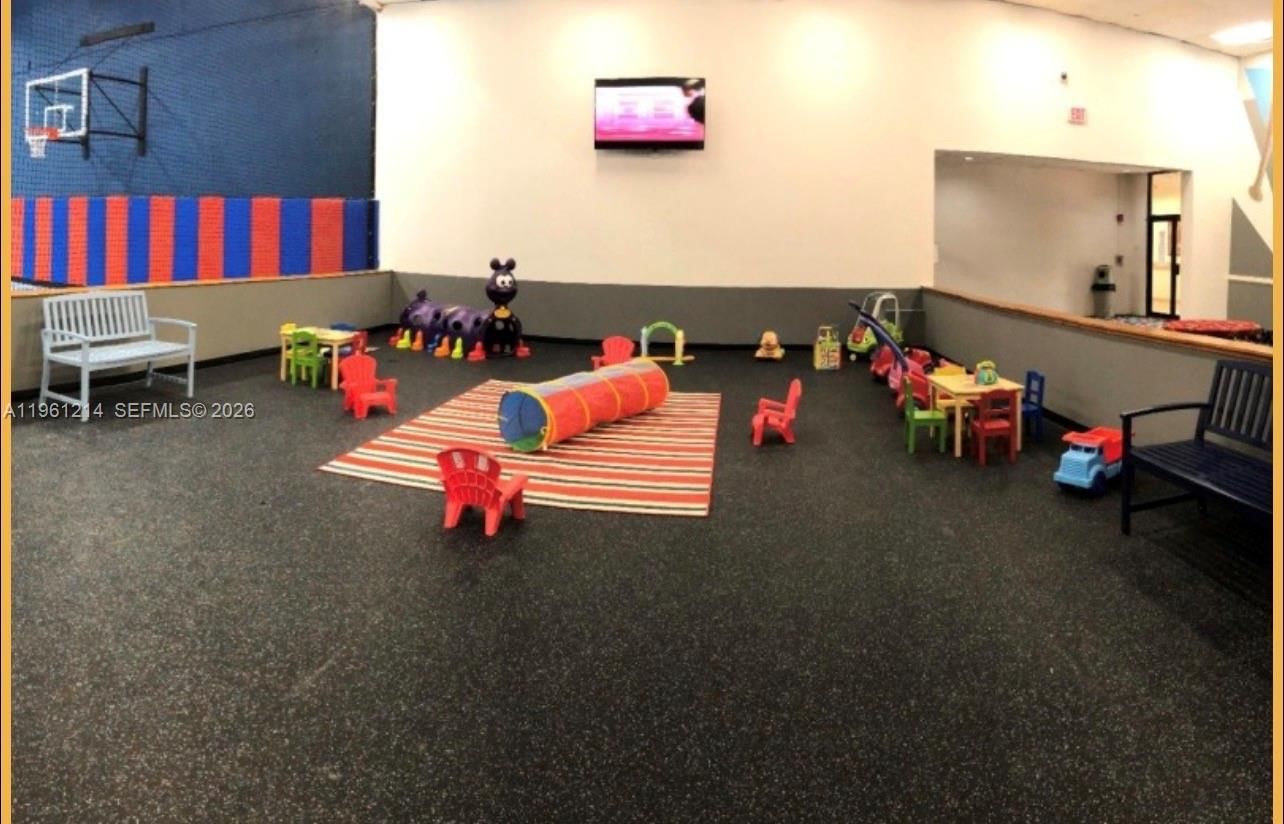 Real estate property located at 570 Royal Poinciana Ct, Broward, Bonaventure Lakes, Weston, FL