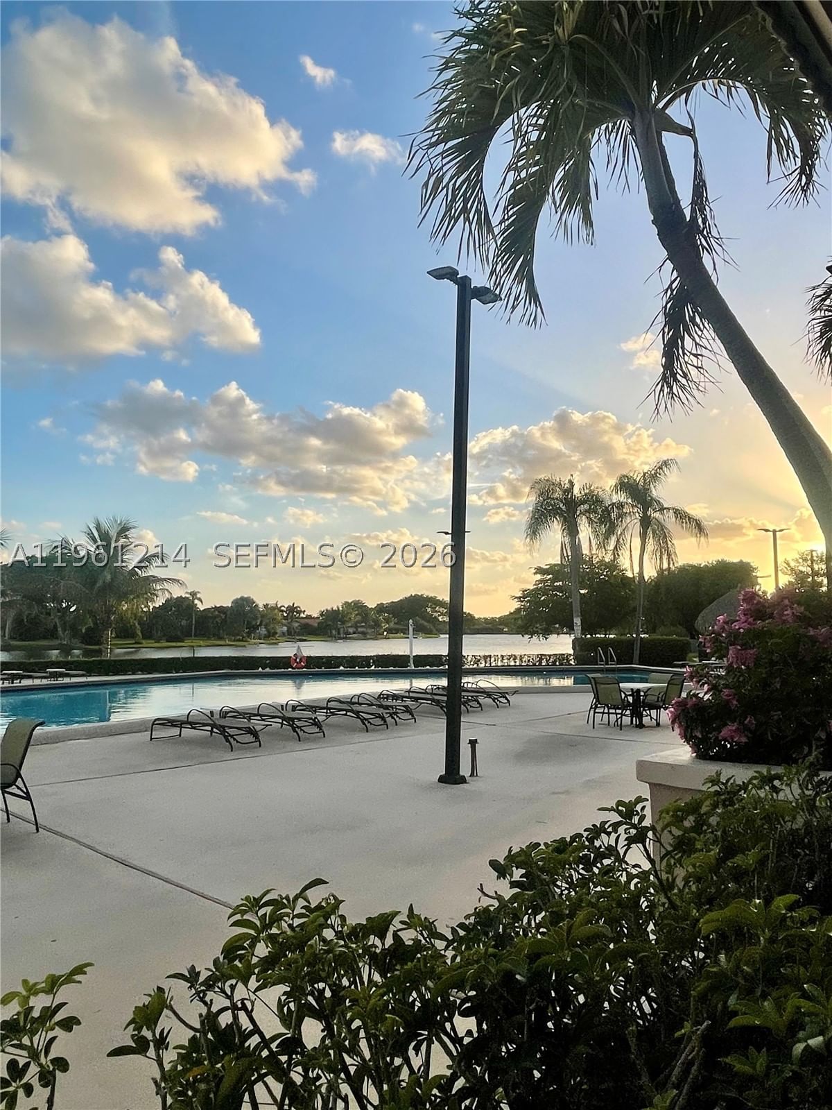 Real estate property located at 570 Royal Poinciana Ct, Broward, Bonaventure Lakes, Weston, FL