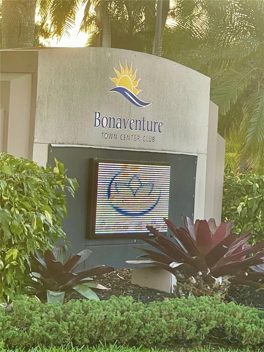 Real estate property located at 570 Royal Poinciana Ct, Broward, Bonaventure Lakes, Weston, FL