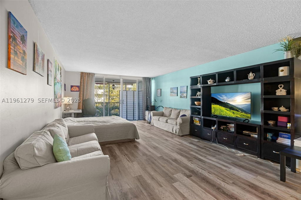 Real estate property located at 1690 191st St #314-1, Miami-dade, Jade Winds Group Bamboo G, Miami, FL