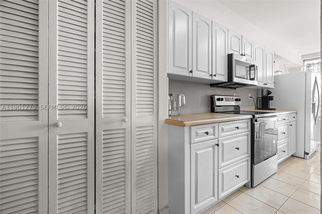 Real estate property located at 1690 191st St #314-1, Miami-dade, Jade Winds Group Bamboo G, Miami, FL
