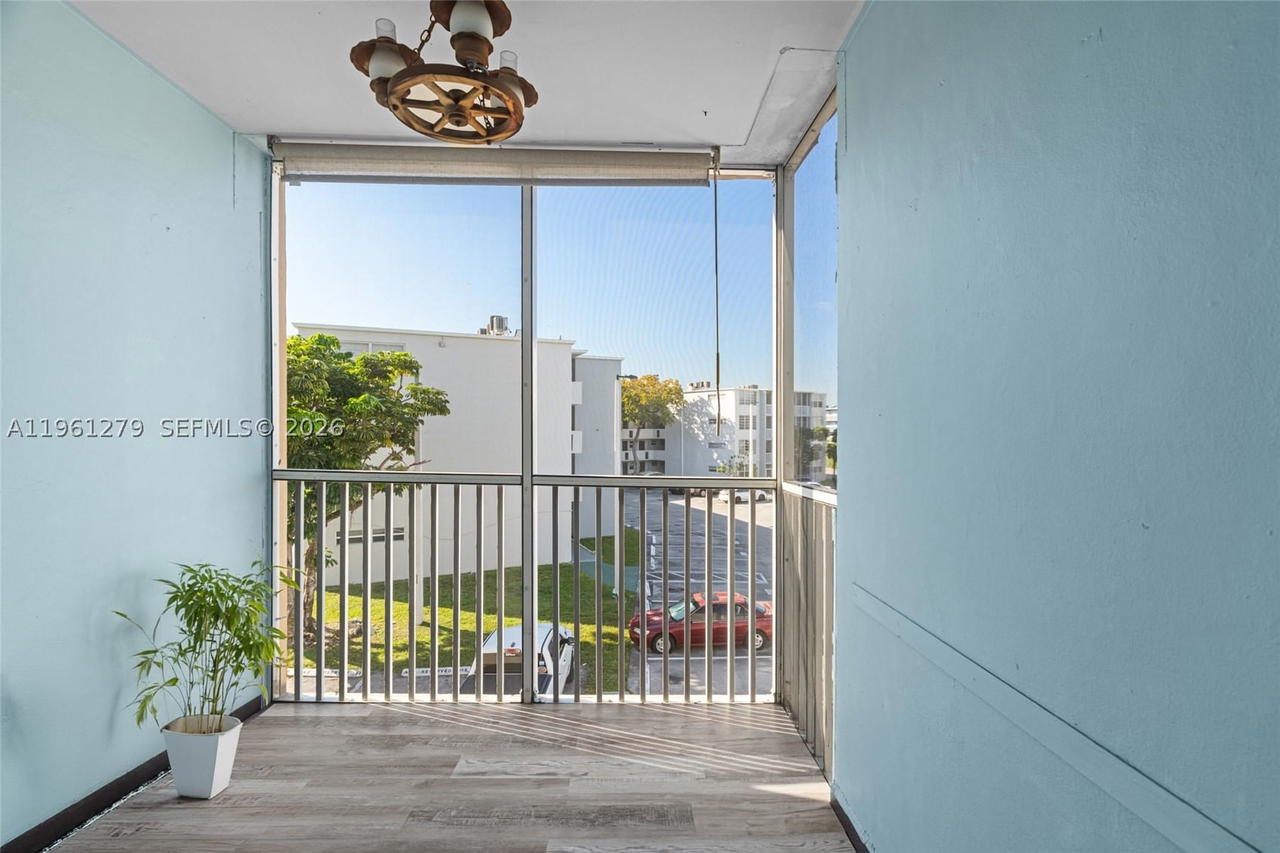 Real estate property located at 1690 191st St #314-1, Miami-dade, Jade Winds Group Bamboo G, Miami, FL