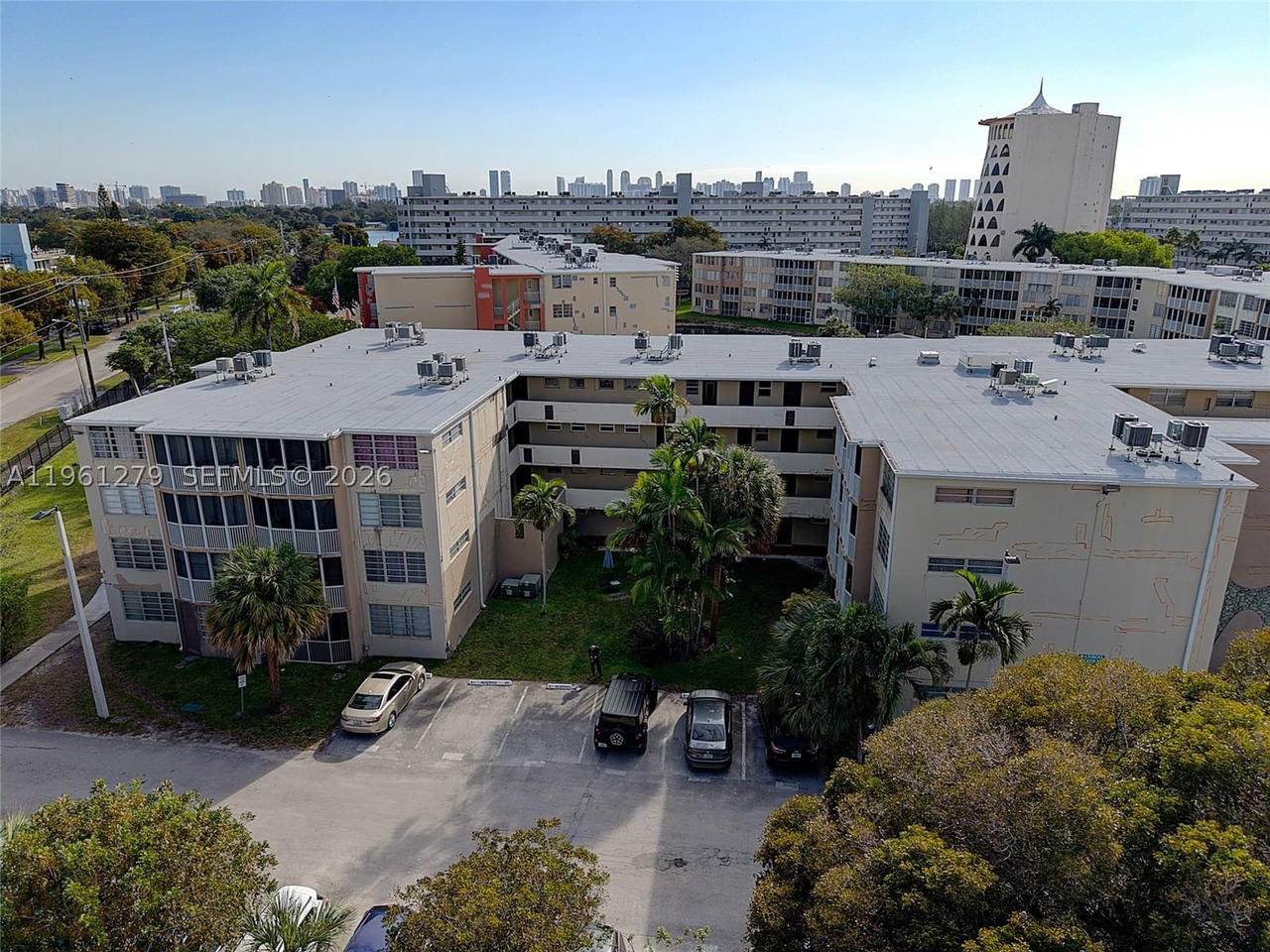 Real estate property located at 1690 191st St #314-1, Miami-dade, Jade Winds Group Bamboo G, Miami, FL