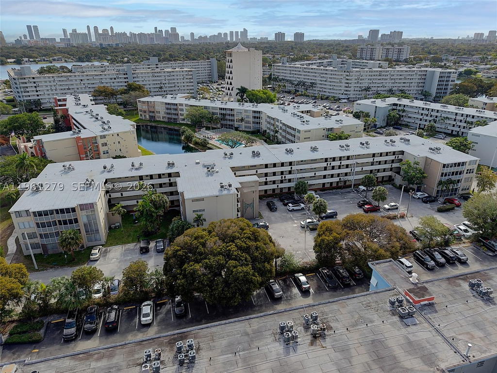 Real estate property located at 1690 191st St #314-1, Miami-dade, Jade Winds Group Bamboo G, Miami, FL