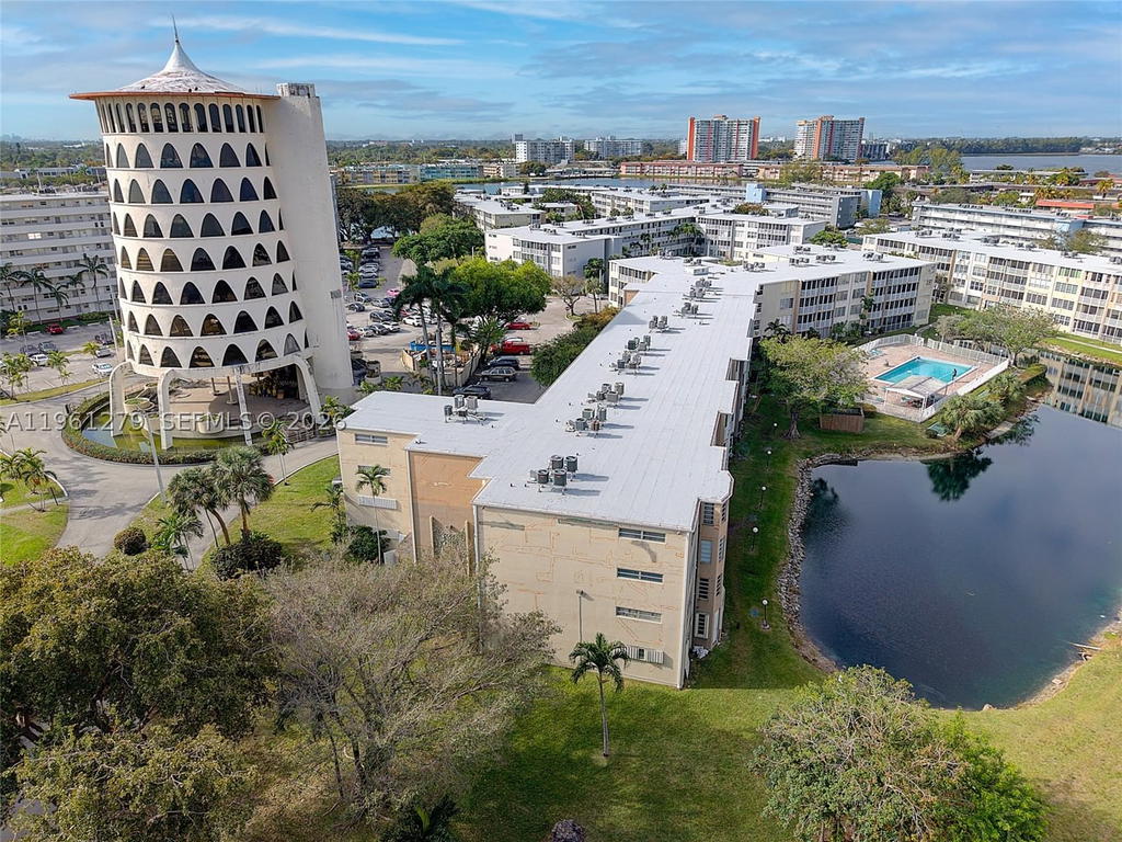 Real estate property located at 1690 191st St #314-1, Miami-dade, Jade Winds Group Bamboo G, Miami, FL