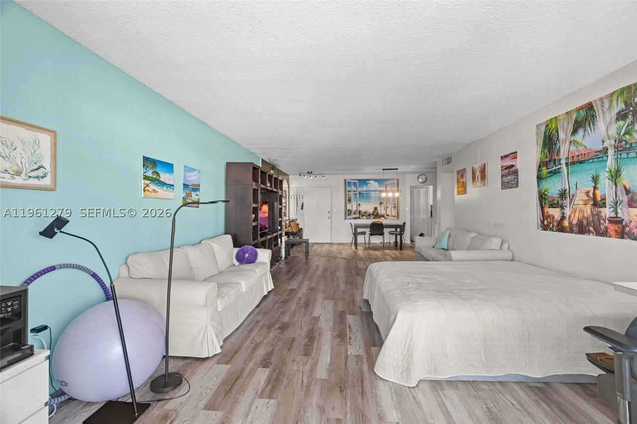 Real estate property located at 1690 191st St #314-1, Miami-dade, Jade Winds Group Bamboo G, Miami, FL