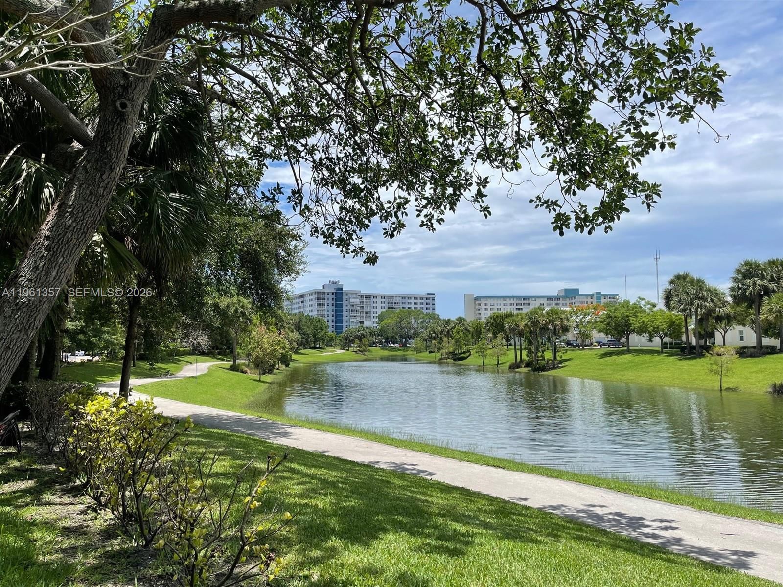 Real estate property located at 5100 Washington St #312, Broward, Hillcrest Country Club Ap, Hollywood, FL