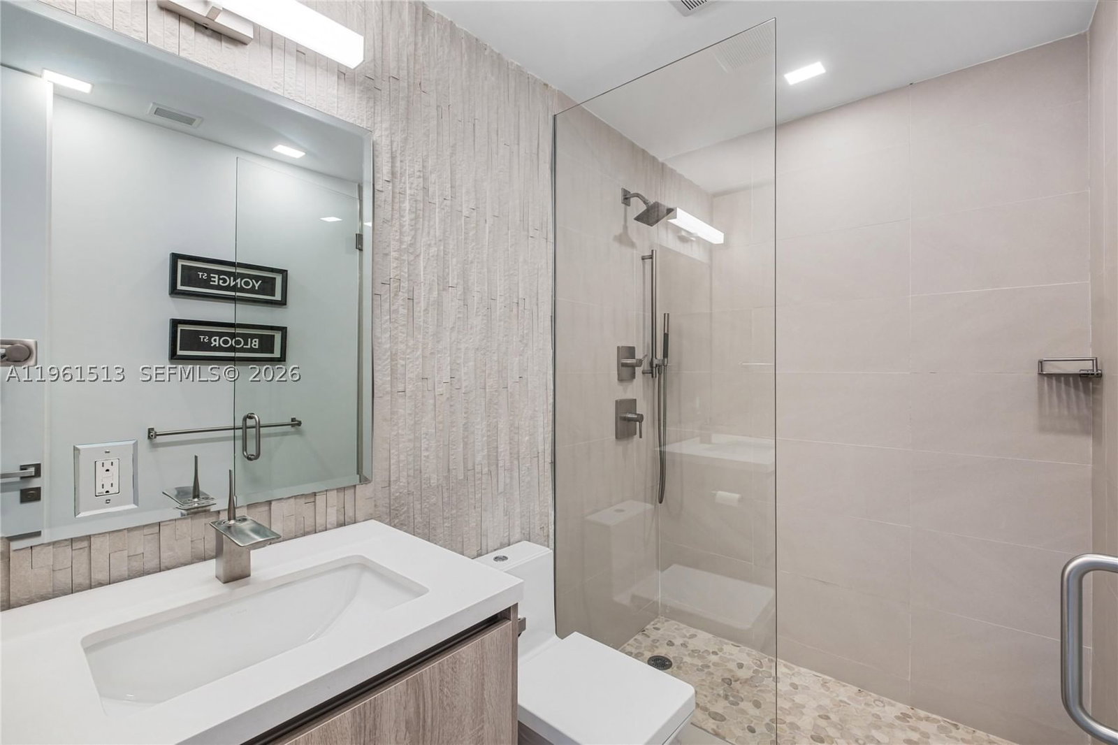Real estate property located at 1000 Venetian Way #403, Miami-dade, One Thousand Venetian Way, Miami Beach, FL