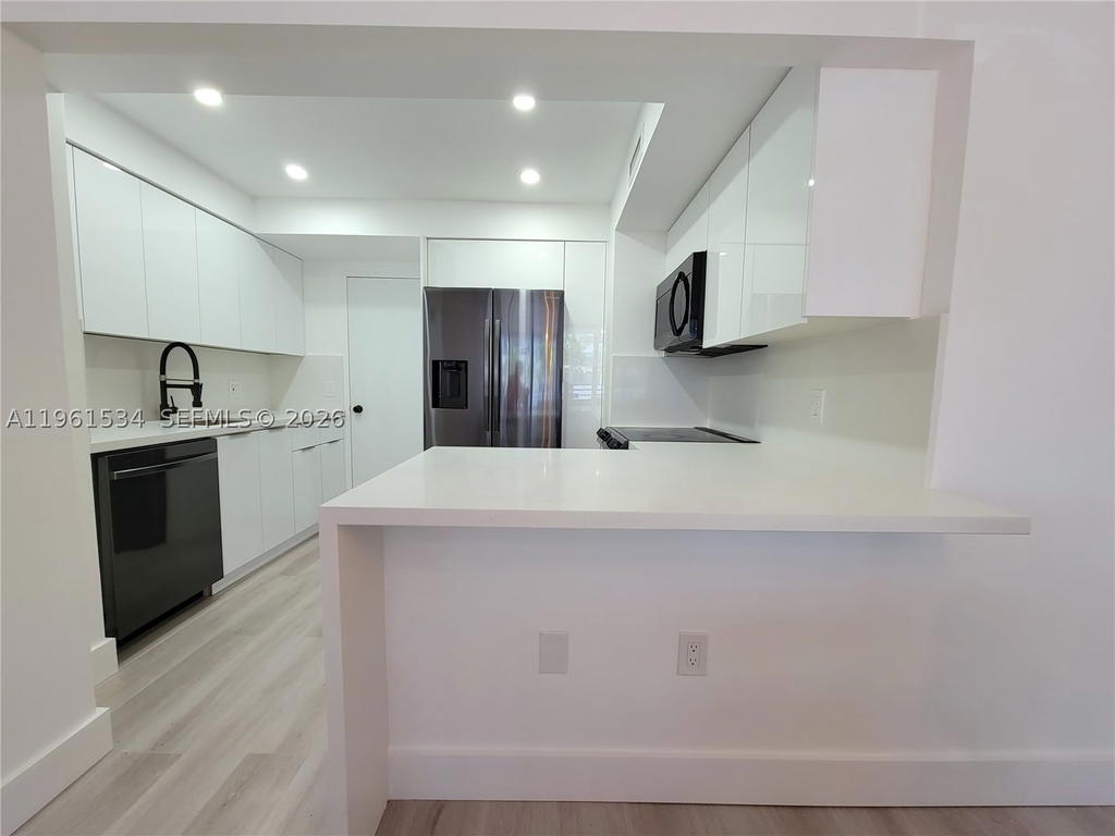 Real estate property located at 3505 Ocean Dr #218, Broward, Alexander Towers Condo, Hollywood, FL