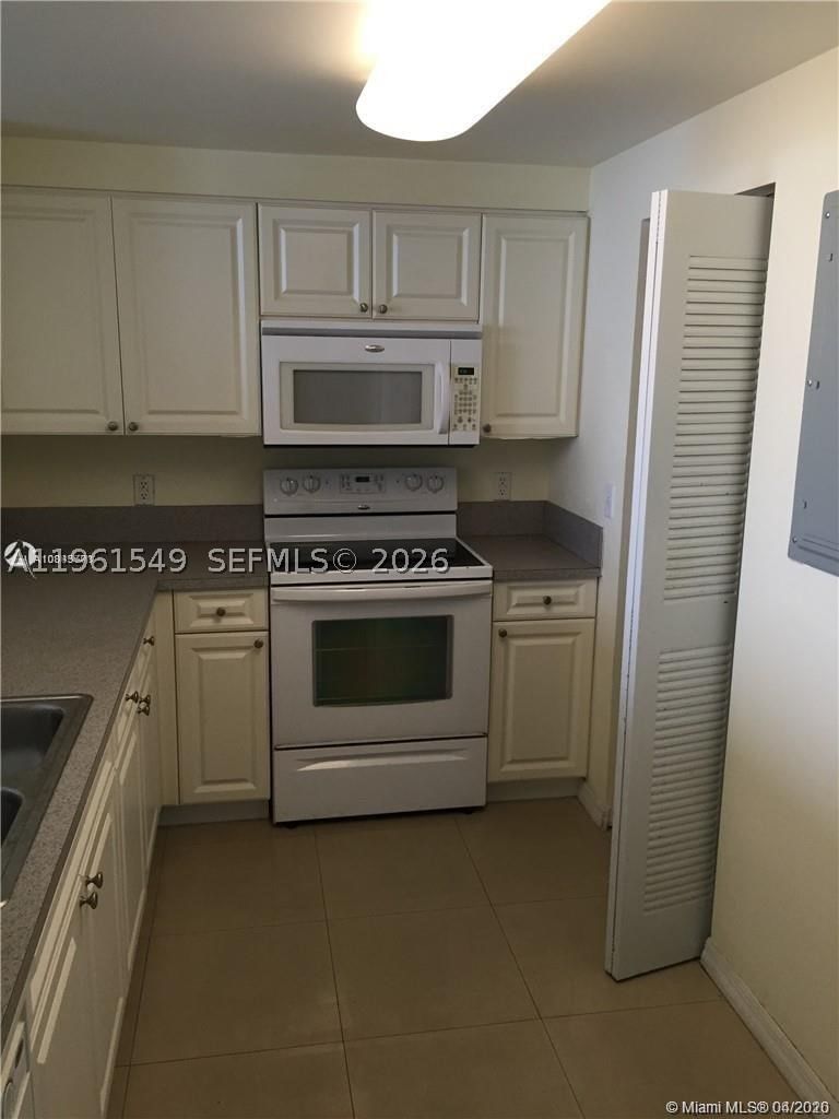 Real estate property located at 1 Glen Royal Pkwy #1404, Miami-dade, Altos De Miami Condo, Miami, FL
