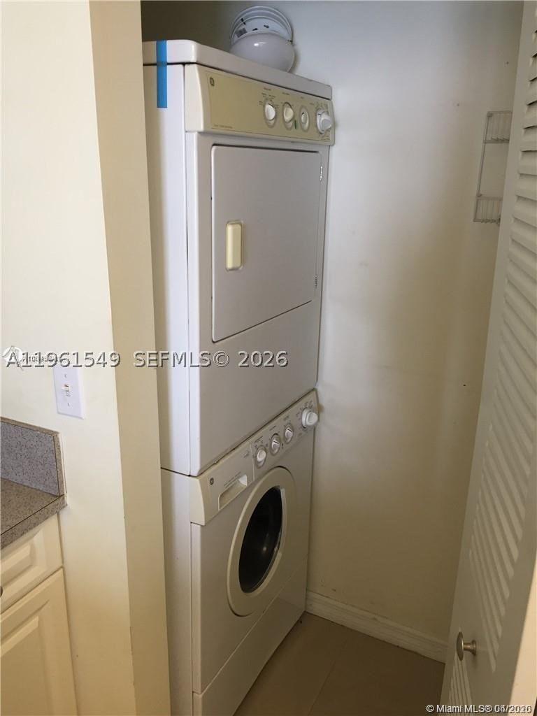 Real estate property located at 1 Glen Royal Pkwy #1404, Miami-dade, Altos De Miami Condo, Miami, FL