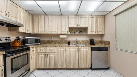 Real estate property located at 141 96th Ter #204, Broward, Fountains Of Jacaranda Co, Plantation, FL