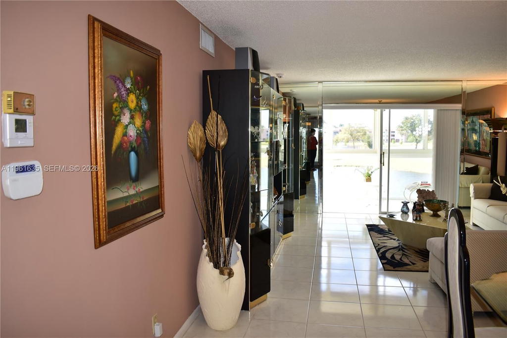 Real estate property located at 9201 Sunrise Lakes Blvd #308, Broward, Sunrise Lakes 108 Condo, Sunrise, FL