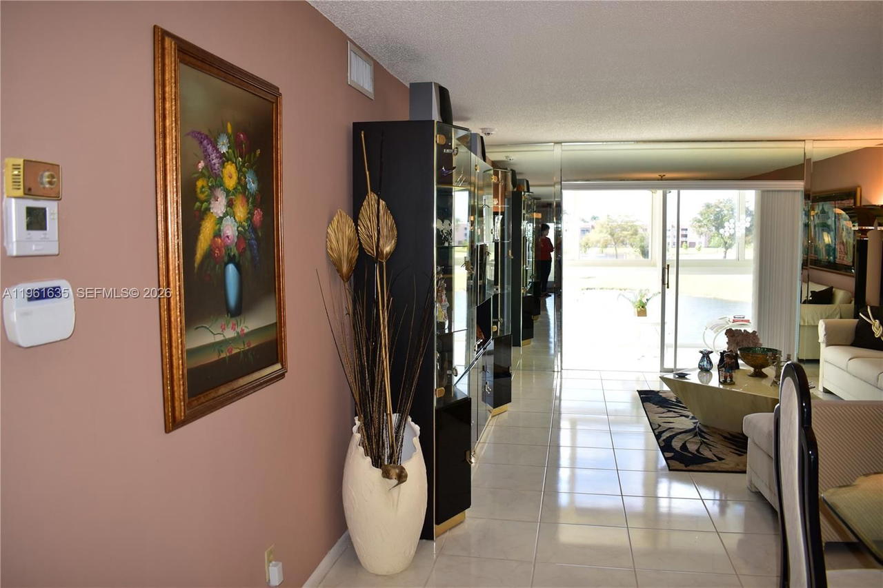 Real estate property located at 9201 Sunrise Lakes Blvd #308, Broward, Sunrise Lakes 108 Condo, Sunrise, FL