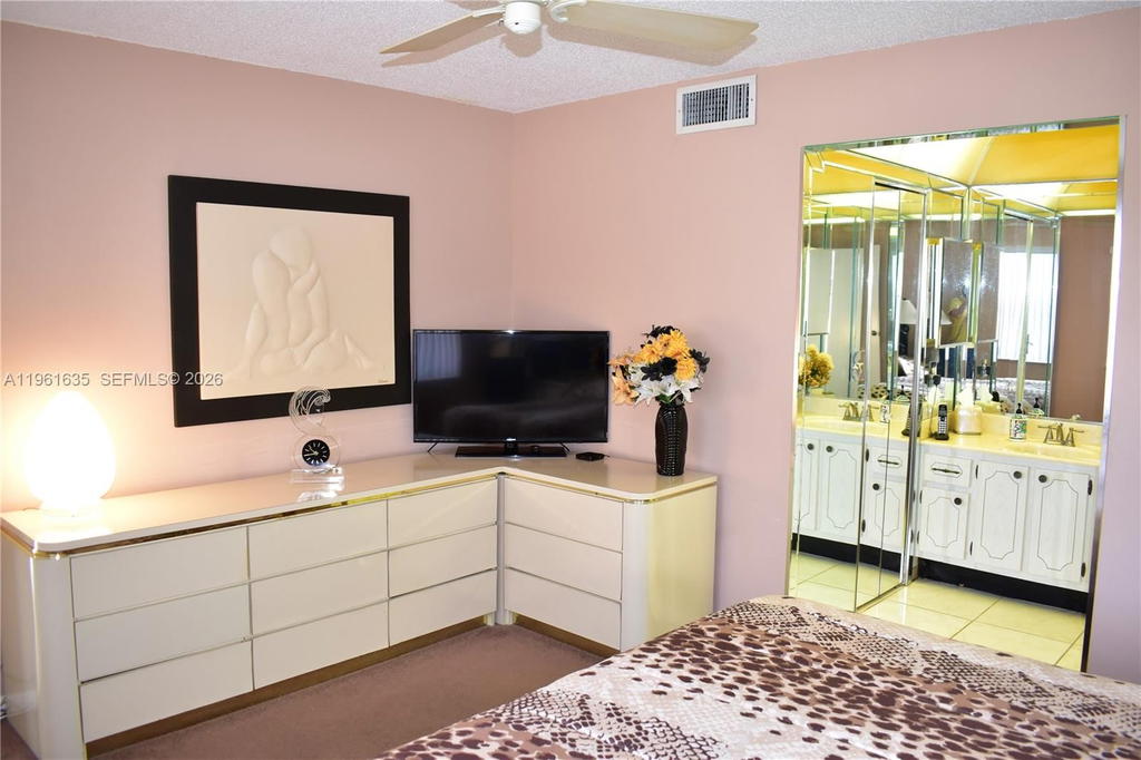 Real estate property located at 9201 Sunrise Lakes Blvd #308, Broward, Sunrise Lakes 108 Condo, Sunrise, FL