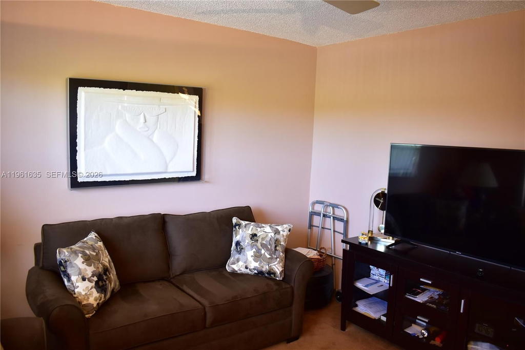 Real estate property located at 9201 Sunrise Lakes Blvd #308, Broward, Sunrise Lakes 108 Condo, Sunrise, FL
