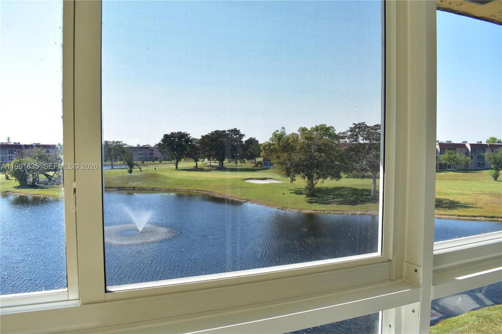 Real estate property located at 9201 Sunrise Lakes Blvd #308, Broward, Sunrise Lakes 108 Condo, Sunrise, FL