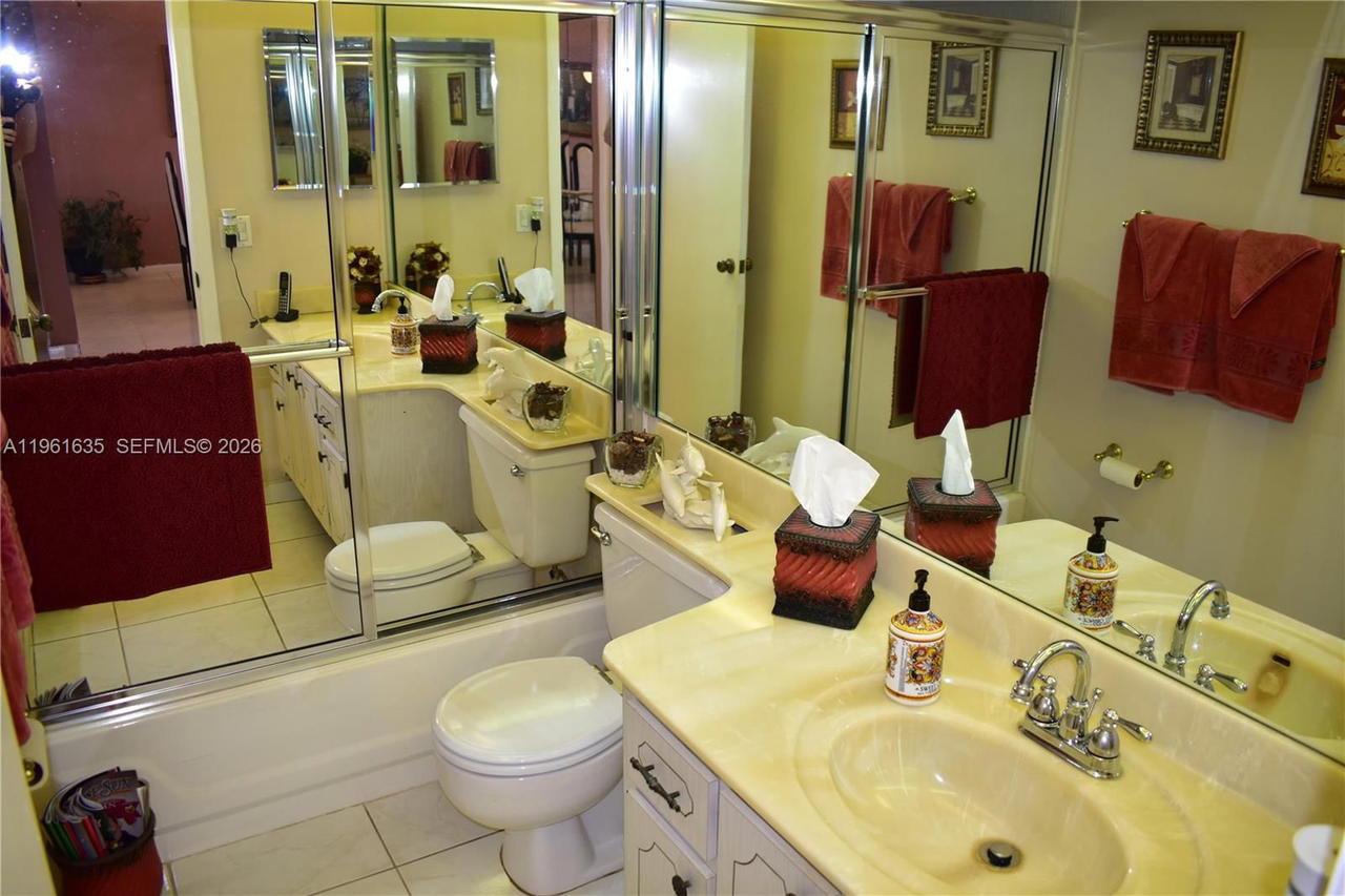 Real estate property located at 9201 Sunrise Lakes Blvd #308, Broward, Sunrise Lakes 108 Condo, Sunrise, FL