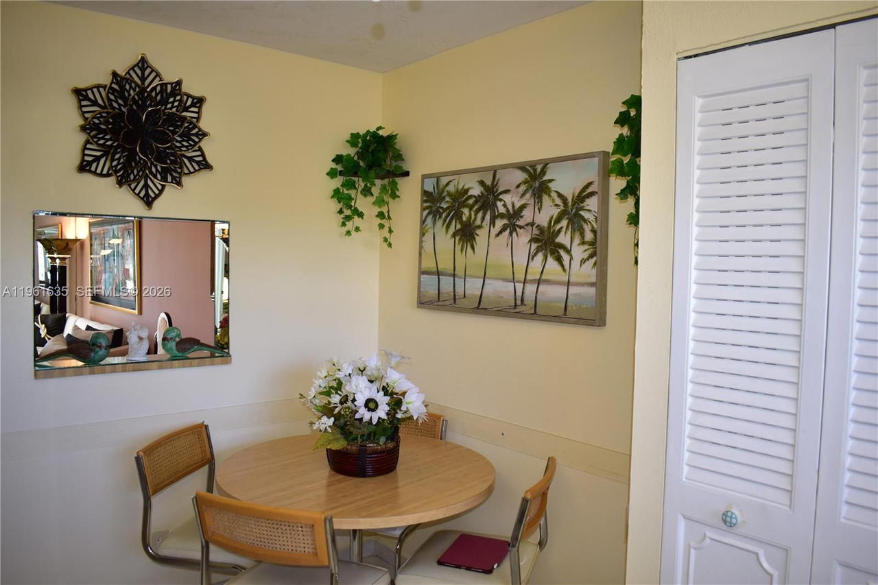 Real estate property located at 9201 Sunrise Lakes Blvd #308, Broward, Sunrise Lakes 108 Condo, Sunrise, FL