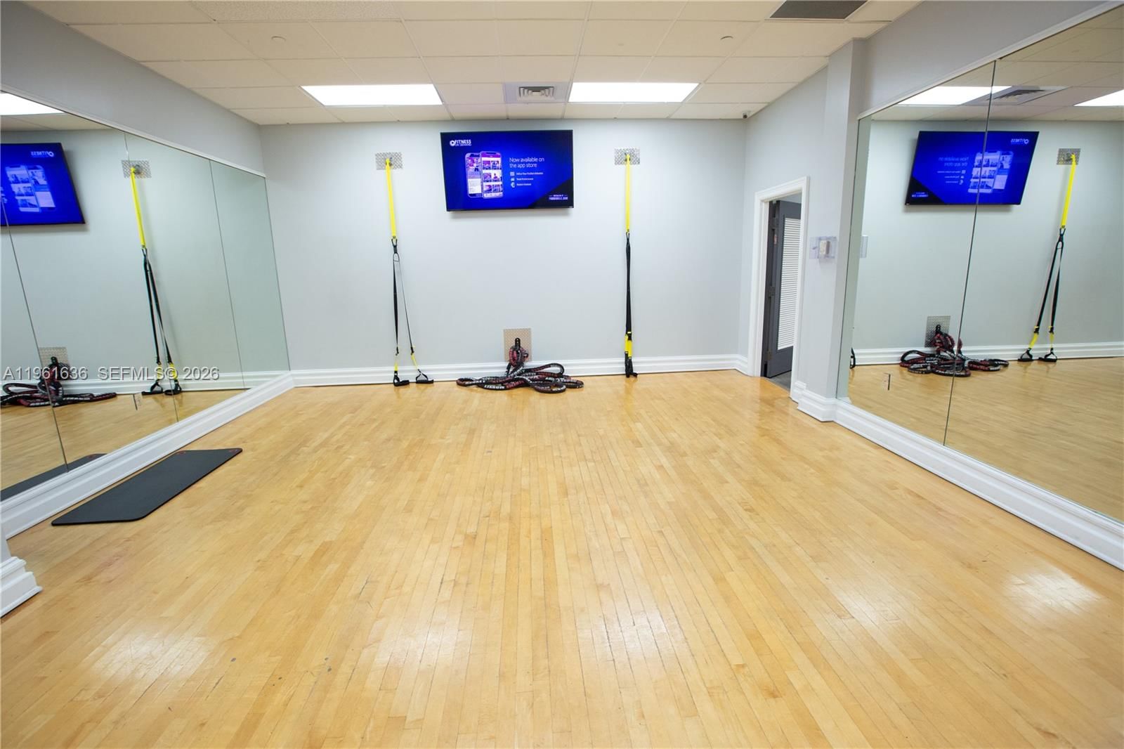 Real estate property located at 2501 Ocean Dr #1033, Broward, Wave Condo, Hollywood, FL