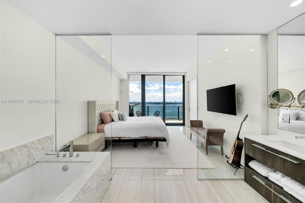 Real estate property located at 480 31st St #3401, Miami-dade, Gran Paraiso Condo, Miami, FL