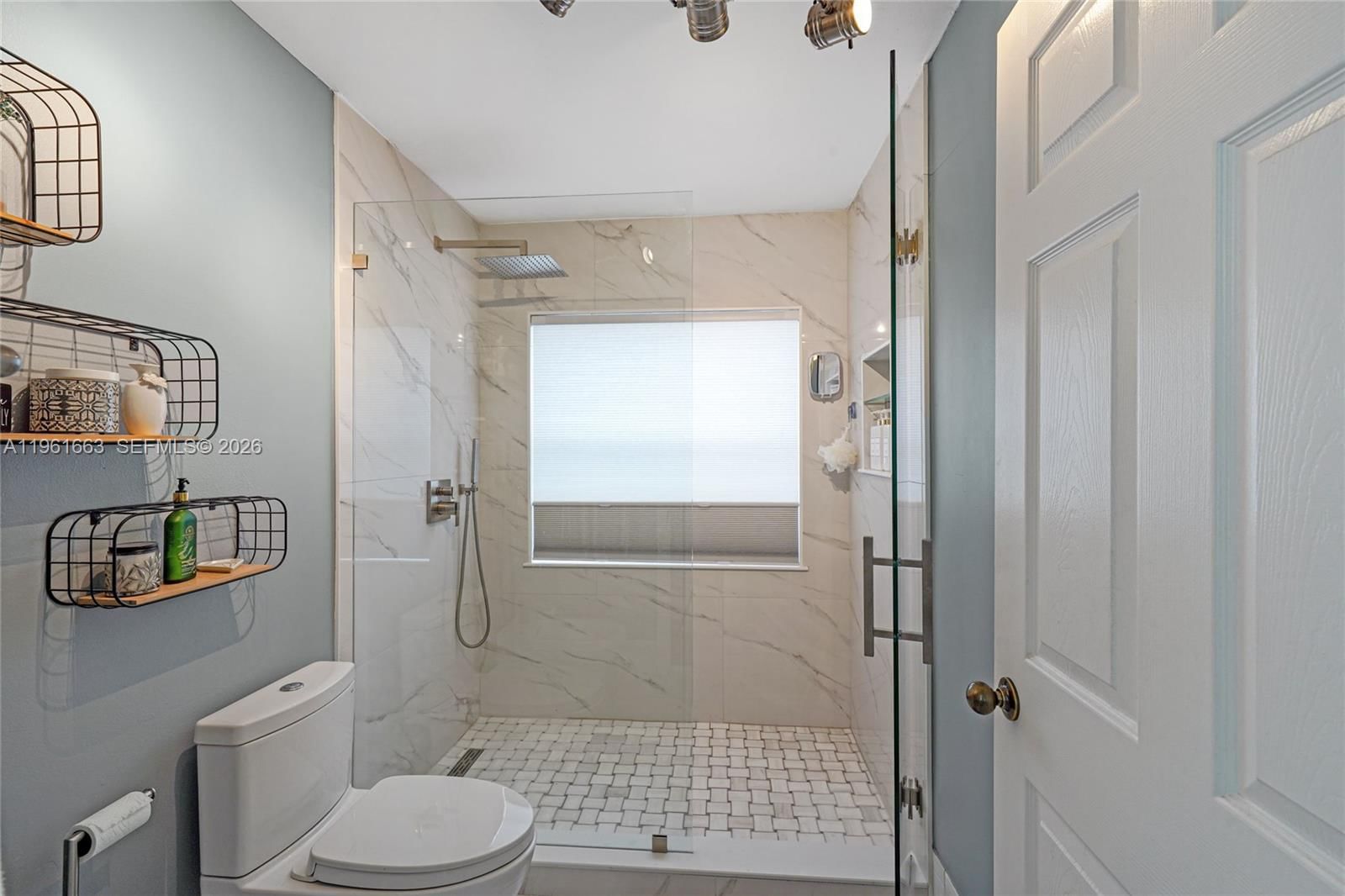 Real estate property located at 16322 76th St, Miami-dade, Heftlers Lago Mar West, Miami, FL
