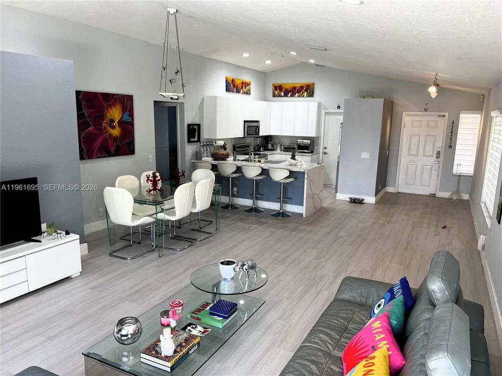 Real estate property located at 1605 Salerno Cir, Broward, Sectors 3 & 4 Boundary Pl, Weston, FL