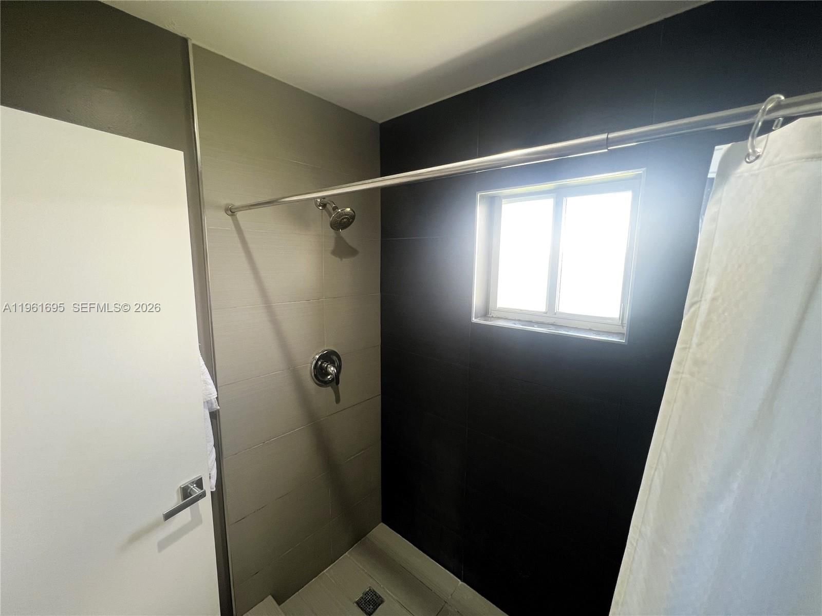 Real estate property located at 1605 Salerno Cir, Broward, Sectors 3 & 4 Boundary Pl, Weston, FL