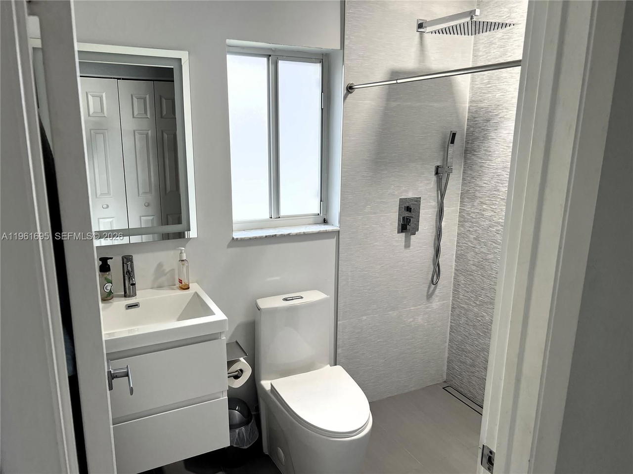 Real estate property located at 1605 Salerno Cir, Broward, Sectors 3 & 4 Boundary Pl, Weston, FL
