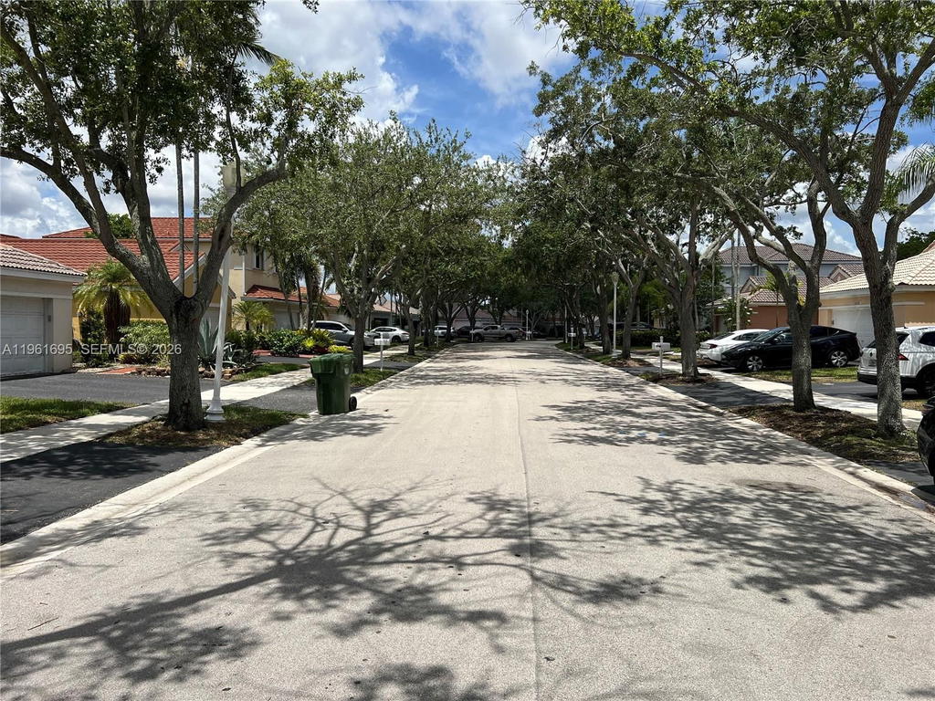 Real estate property located at 1605 Salerno Cir, Broward, Sectors 3 & 4 Boundary Pl, Weston, FL