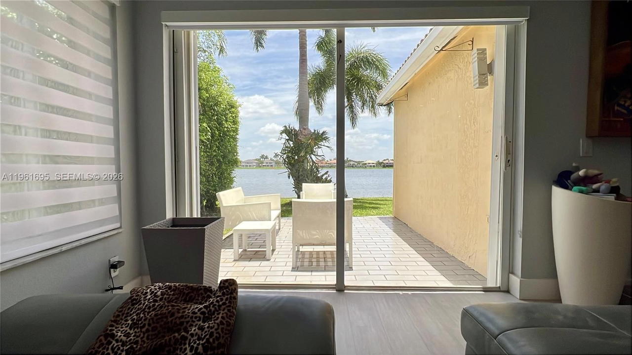 Real estate property located at 1605 Salerno Cir, Broward, Sectors 3 & 4 Boundary Pl, Weston, FL