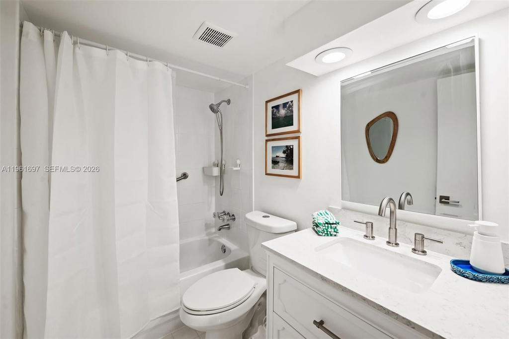 Real estate property located at 6886 Kendall Dr D102, Miami-dade, Dadeland Grove Condo, Pinecrest, FL