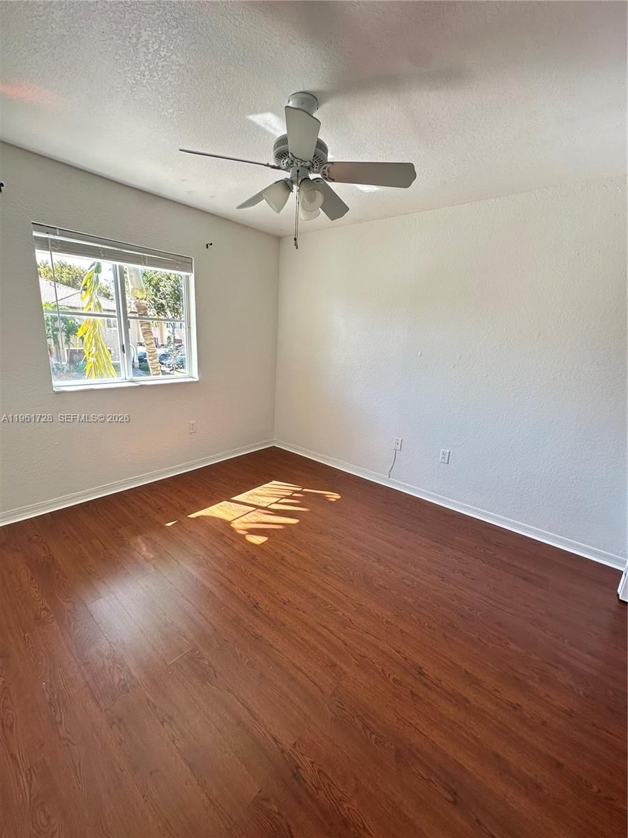 Real estate property located at 8925 222nd Ter, Miami-dade, Lakes By The Bay Jay, Cutler Bay, FL