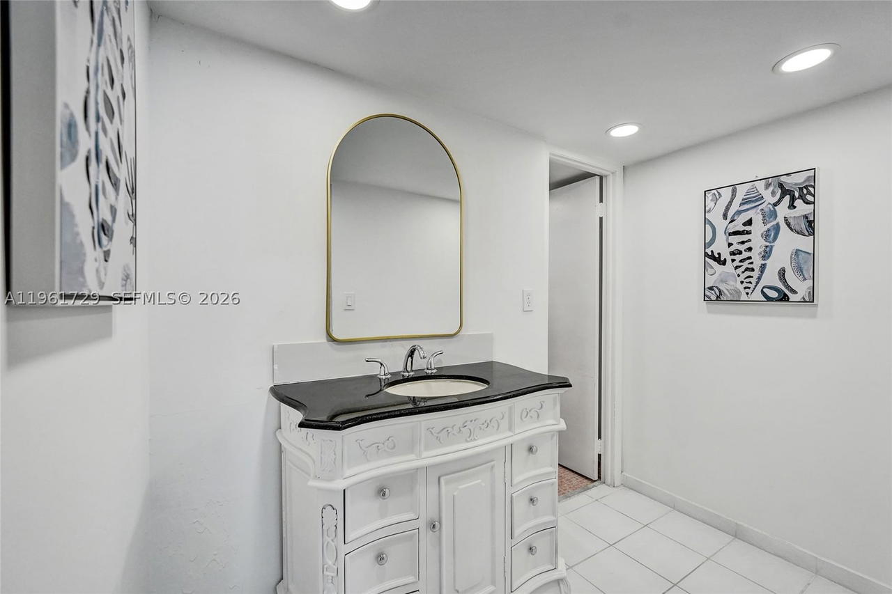 Real estate property located at 1600 Ocean Dr #16B, Broward, Allington Towers Condo, Hollywood, FL